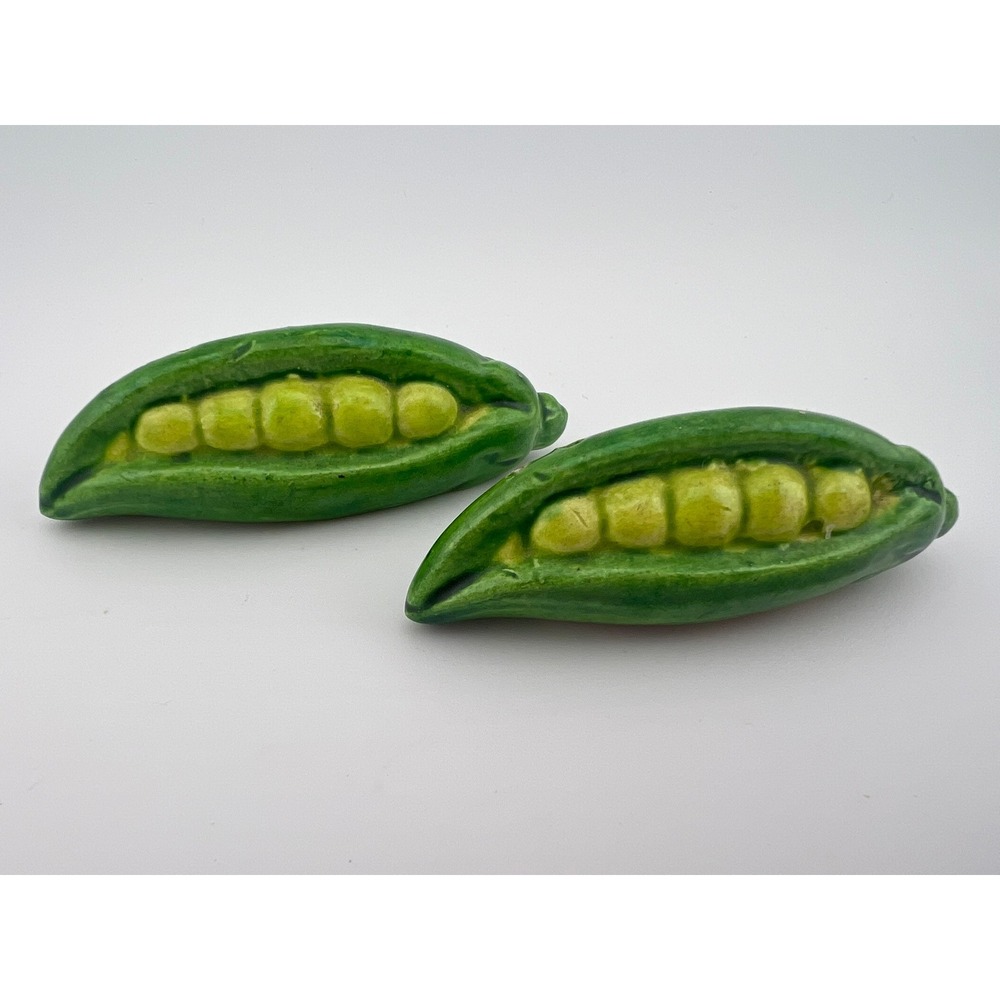 Vintage Japan Pea Pod Salt Pepper Shakers Green Ceramic‎ 2.875"